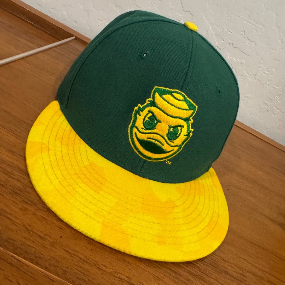 Richardson Oregon Ducks Hat Mens OSFA Green Yellow Excellent Puddles Snapback